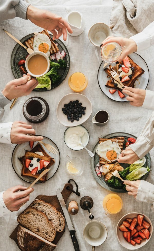 Comment créer un menu de brunch à base de superaliments pour un café urbain?